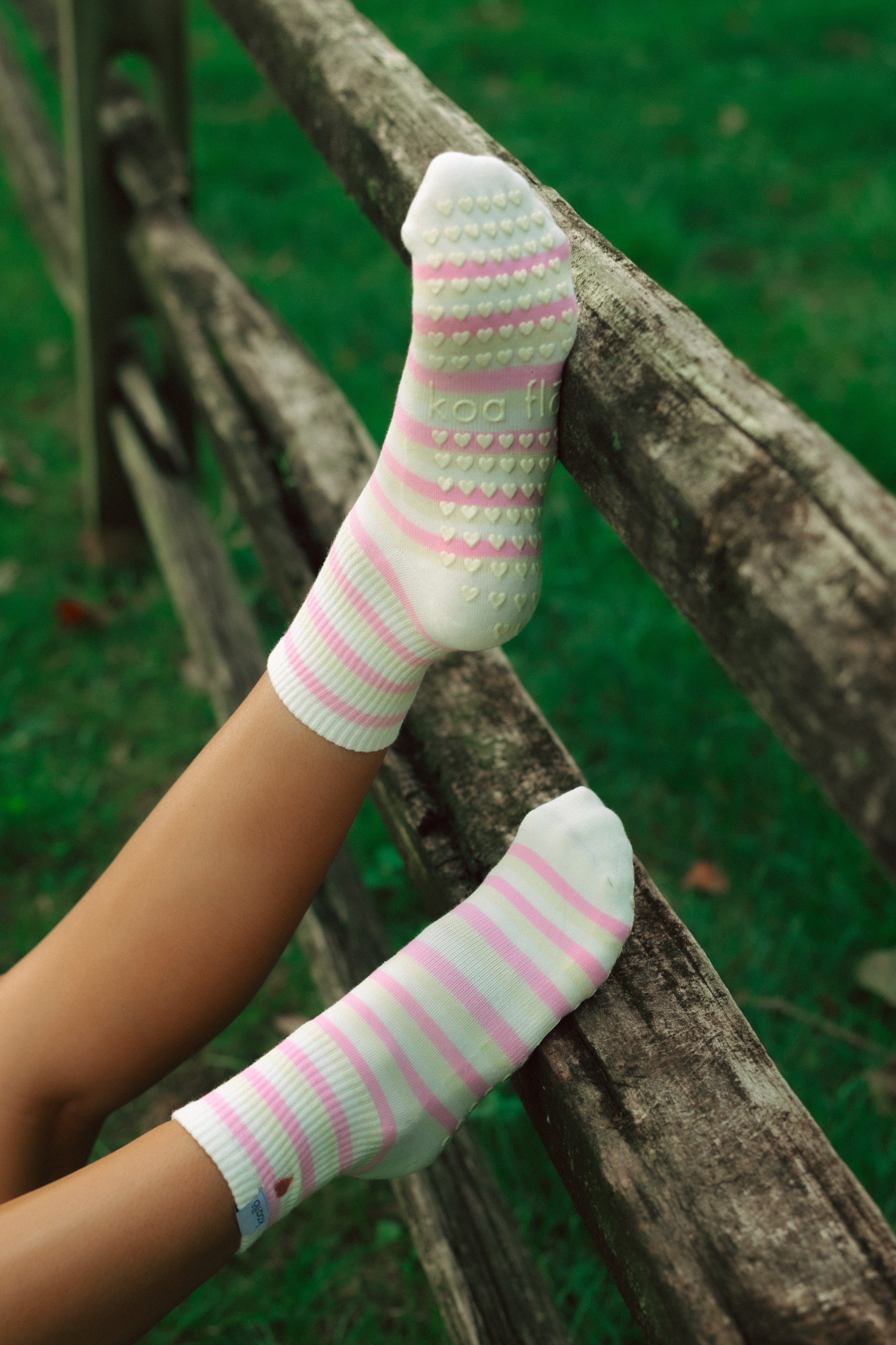 STRAWBERRY SHORTCAKE GRIP SOCKS