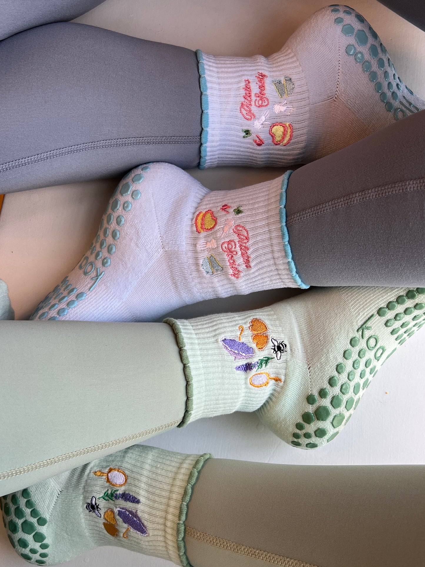 SAGE HONEY PILATES GRIP SOCKS