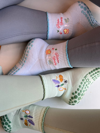 SAGE HONEY PILATES GRIP SOCKS