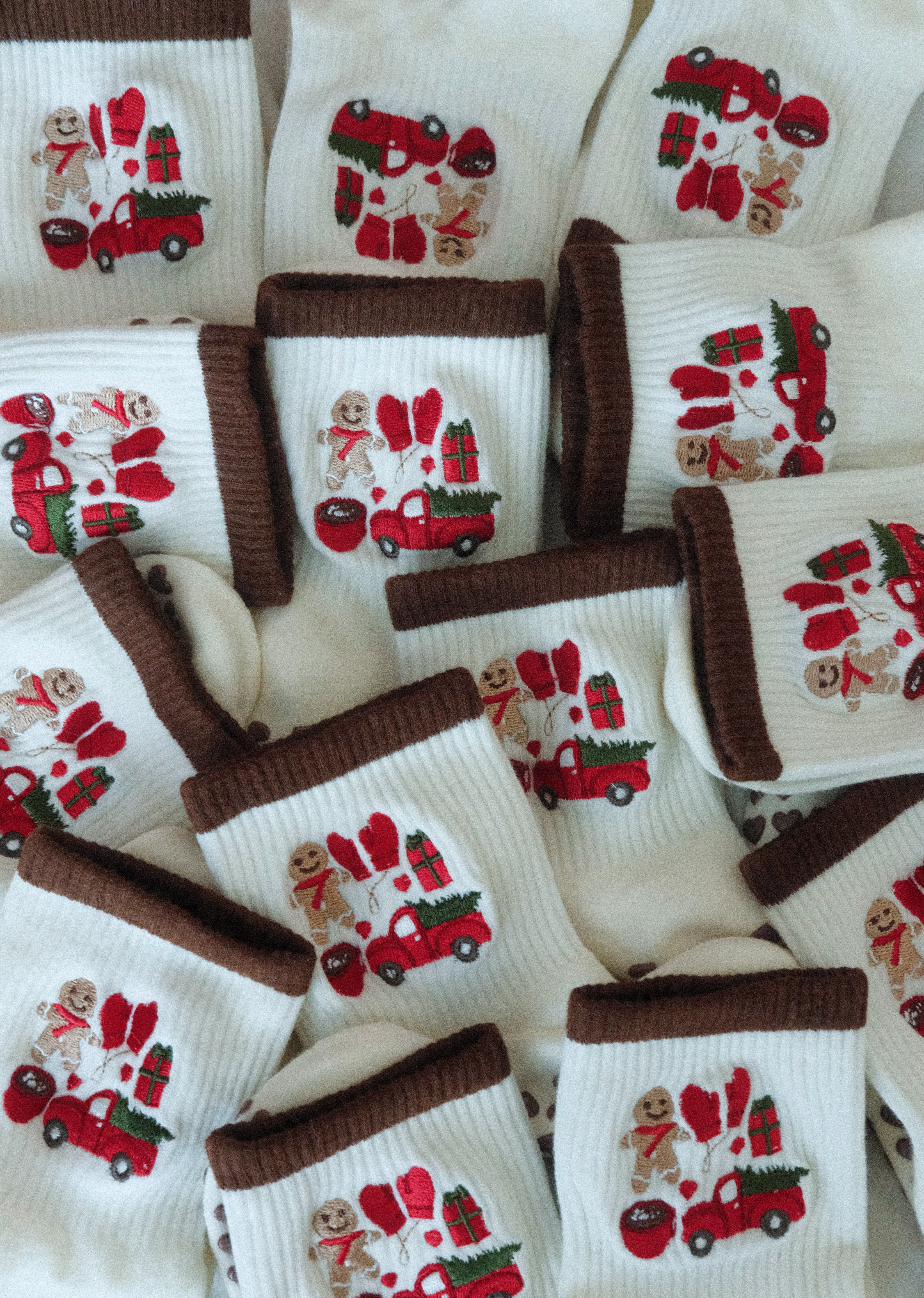 GINGERBREAD LANE GRIP SOCKS